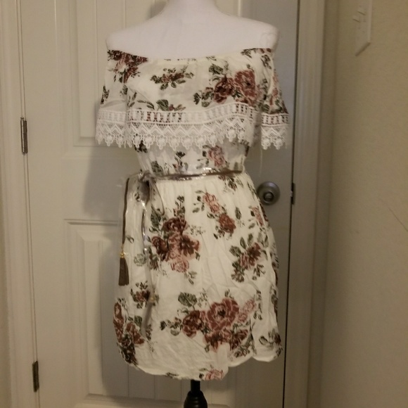 💦Ivory Floral Dress - Picture 4 of 5